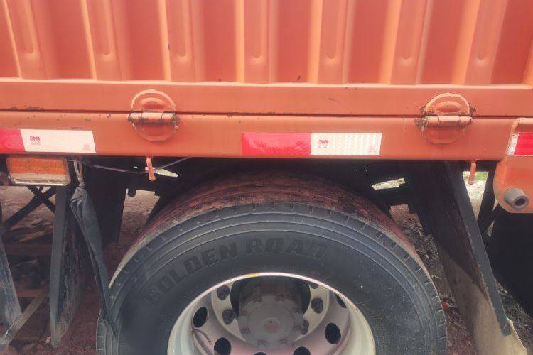 二手重汽汕德卡 290马力 载货车