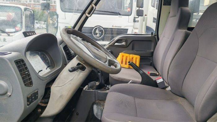二手飞碟奥驰 115马力 专用车
