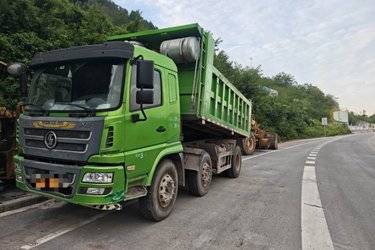 二手陕汽商用车 轩德X6 复合版 220马力 6X2 5.5米自卸车(国五) 前四后四 玉柴二手自卸车 黄牌图片