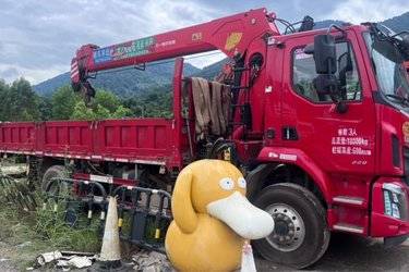 二手随车吊 东风柳汽乘龙 乘龙M3 220 6图片