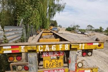 二手米x米 3轴 低平板半挂车