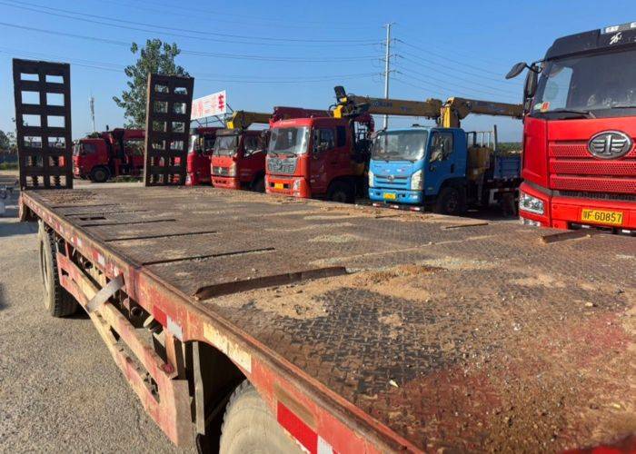 二手青岛解放 260马力 专用车