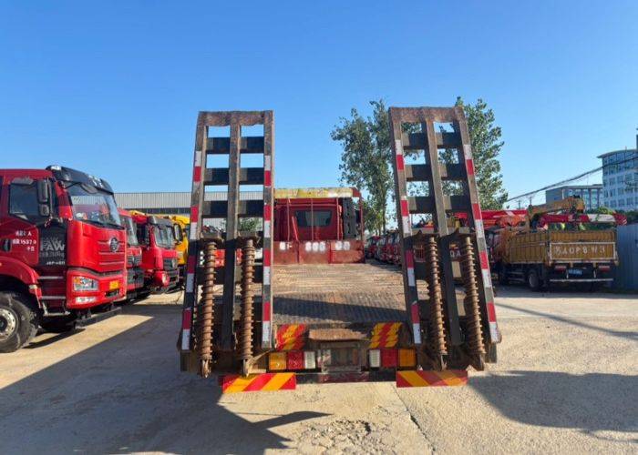 二手青岛解放 260马力 专用车