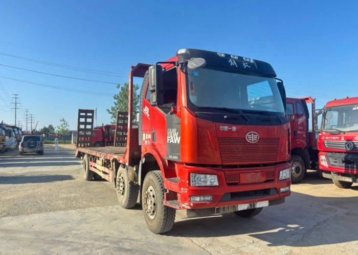 二手青岛解放 260马力 专用车