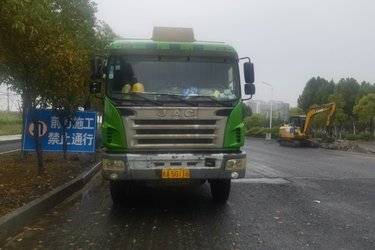 二手江淮 格尔发A5W重卡 350马力 6X4 5.6米自卸车(国五) 前四后八 潍柴二手自卸车 黄牌图片