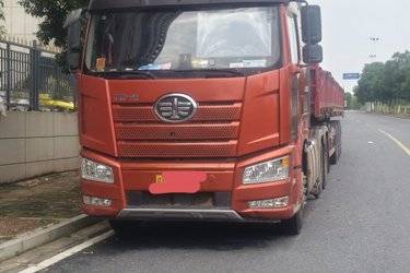 二手一汽解放 J6P重卡 质惠版2.0⁺ 460马力 6X4 牵引车(国五) 双驱 锡柴二手牵引车 黄牌图片