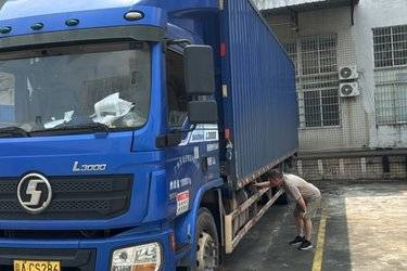 二手陕汽重卡 德龙L5000 轻量化版 240马力 4X2 9.8米厢式载货车(国六) 单桥 玉柴二手载货车 黄牌图片