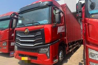 二手中国重汽 HOWO MAX 290马力 4X2 9.6米厢式载货车(国六) 单桥 中国重汽二手载货车 黄牌图片