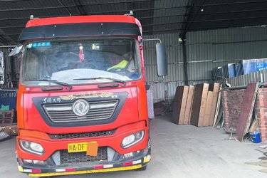 二手东风商用车 天锦KR 220马力 4X2 6.8米排半仓栅式载货车(国五) 单桥 东风二手载货车 黄牌