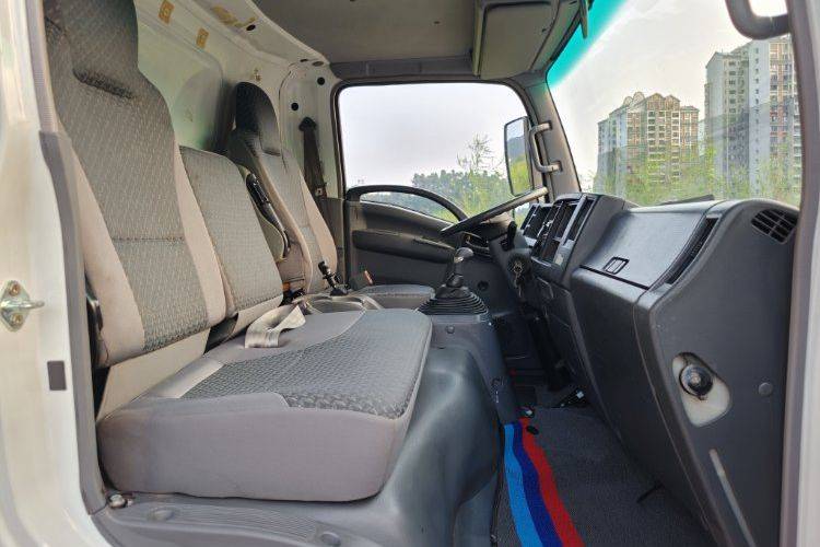 二手庆铃五十铃 120马力 载货车