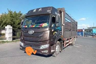 二手青岛解放 龙VH 2.0版 240马力 4X2 6.75米仓栅式载货车(国五) 单桥 潍柴二手载货车 黄牌图片