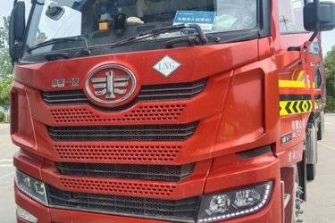 二手青岛解放 悍VH重卡 430马力 6X4 LNG牵引车(国六) 双驱 潍柴二手牵引车 黄牌