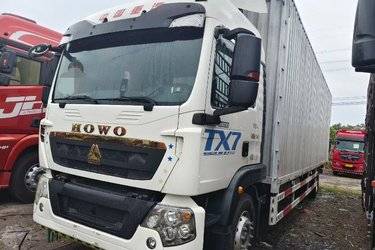 二手中国重汽 HOWO TX 290马力 4X2 9.6米厢式载货车(国六) 单桥 曼二手载货车 黄牌
