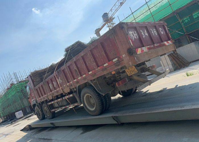 二手福田瑞沃 220马力 自卸车
