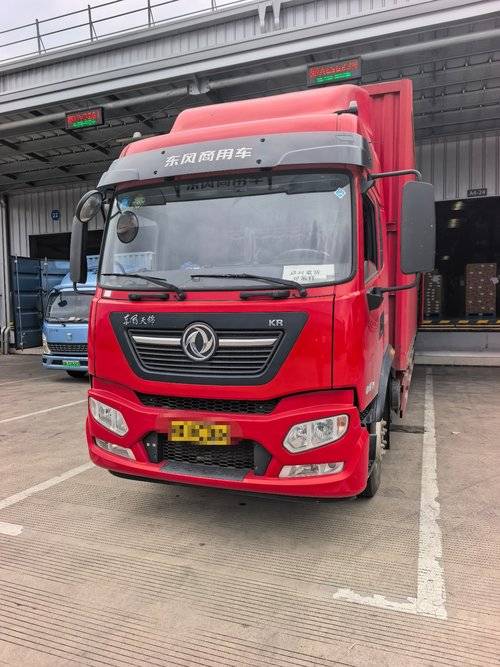 东风商用车 240马力 载货车