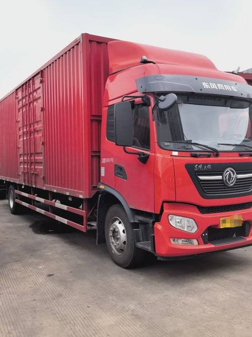 东风商用车 240马力 载货车