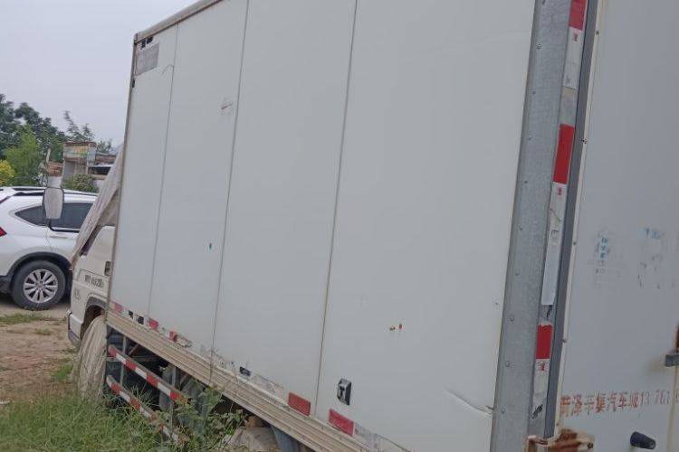 二手福田时代领航 129马力 载货车