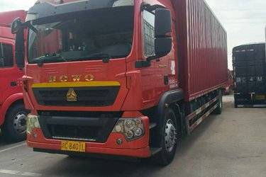 二手中国重汽 HOWO TX 250马力 4X2 9.6米厢式载货车(国六) 单桥 曼二手载货车 黄牌