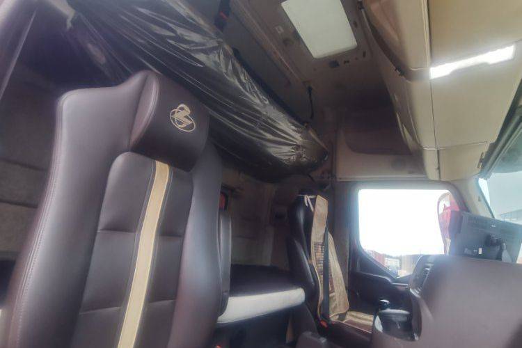 二手东风柳汽乘龙 315马力 载货车
