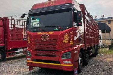 二手青岛解放 JH6重卡 领航版2.0 460马力 8X4 9.4米仓栅式载货车(国五) 前四后八 潍柴二手载货车 黄牌图片