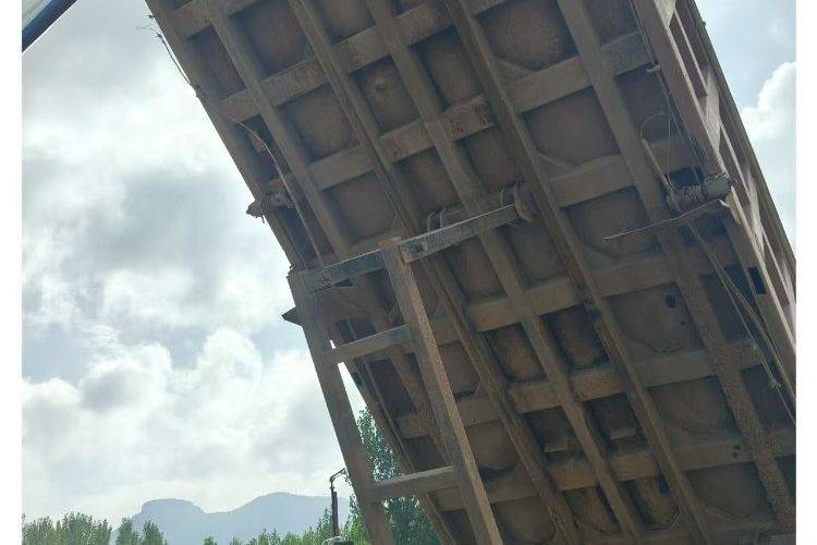 二手欧曼重卡(原福田欧曼) 375马力 自卸车