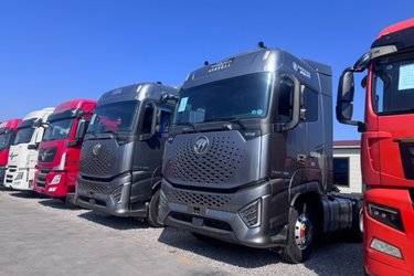 二手福田 欧曼银河 穿越版 660马力 6X4 AMT自动档牵引车(国六) 双驱 福田康明斯二手牵引车 黄牌图片