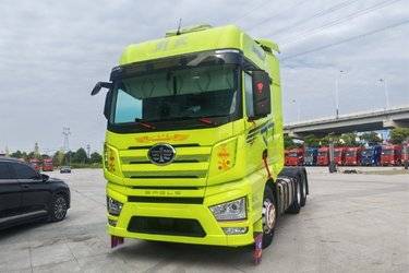 二手一汽解放 J7重卡 560马力 6X4 大件牵引车(国六) 双驱 锡柴二手牵引车 黄牌