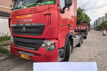 二手中国重汽 HOWO T7H重卡 440马力 6X4牵引车(VBT版)(超速挡)(国五) 双驱 中国重汽二手牵引车 黄牌