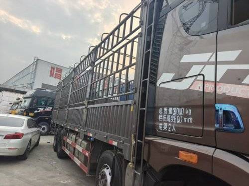 青岛解放 460马力 载货车