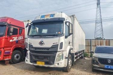 二手东风柳汽 乘龙H5中卡 270马力 4X2 9.6米厢式载货车(国五) 单桥 玉柴二手载货车 黄牌图片