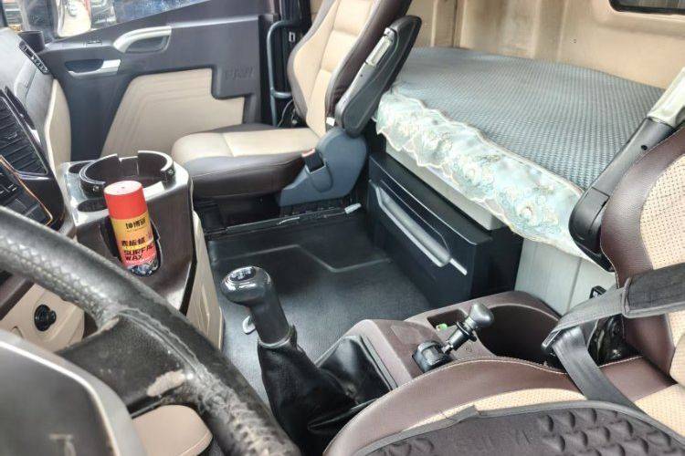 二手青岛解放 460马力 载货车