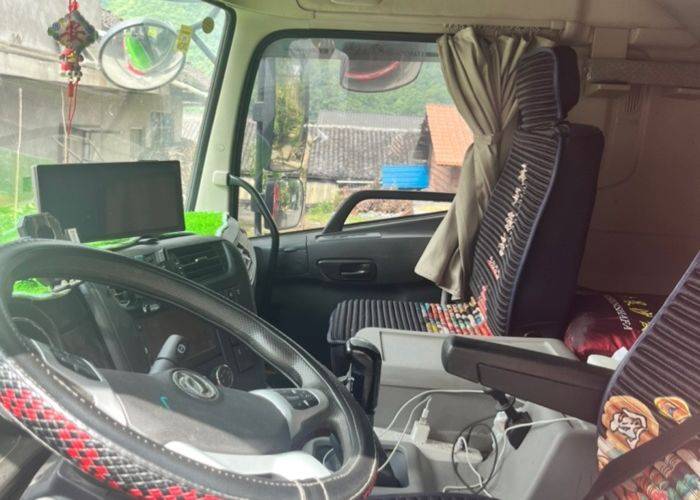 二手东风新疆 260马力 载货车