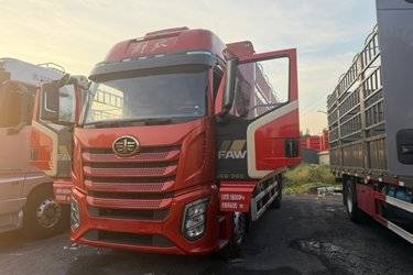 二手一汽解放 J6G 领航版 360马力 4X2 6.75米仓栅式载货车(国六) 单桥 锡柴二手载货车 黄牌