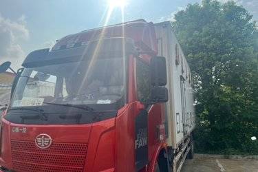 二手一汽解放 J6L中卡 复合型 180马力 6.8米厢式载货车(国五) 单桥 一汽解放二手载货车 黄牌图片