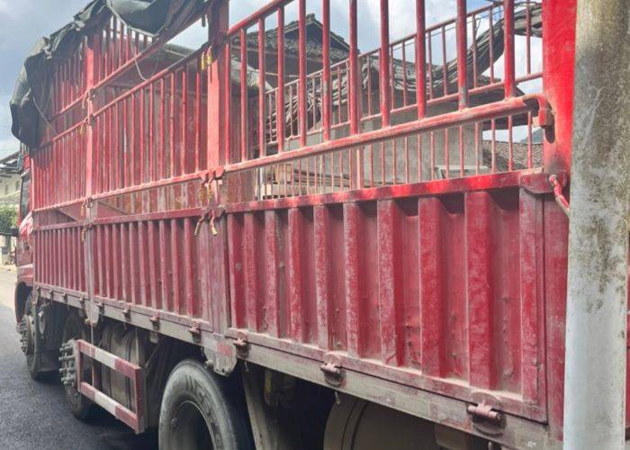 二手东风新疆 260马力 载货车