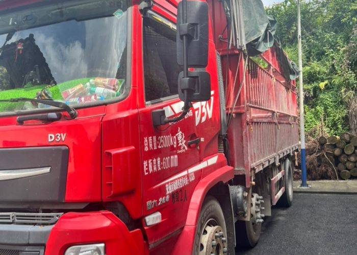 二手东风新疆 260马力 载货车