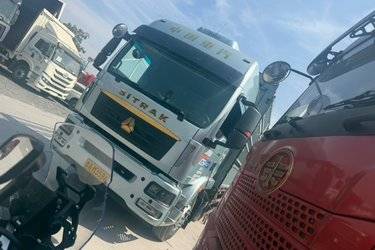 二手中国重汽 汕德卡SITRAK G5S 豪华版 330马力 4X2 6.8米仓栅式载货车(国六) 单桥 曼二手载货车 黄牌