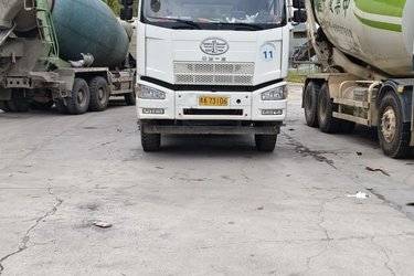 二手一汽解放 J6P 350马力 6X4 5方混凝土搅拌车(国五) 后八轮 锡柴二手搅拌车图片