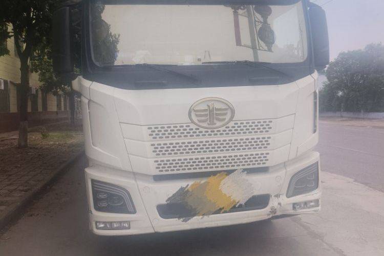 二手青岛解放 300马力 载货车