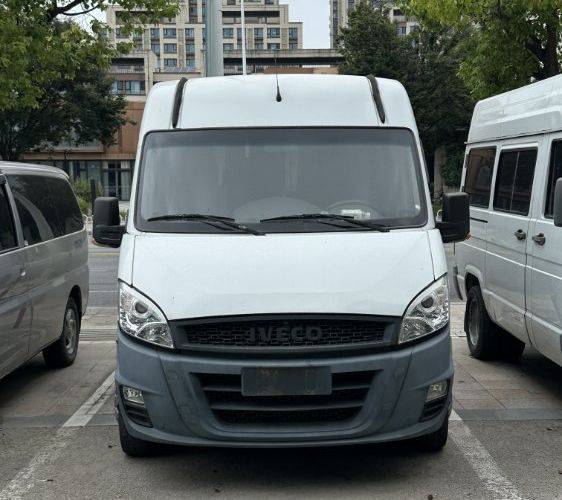 二手依维柯 122马力 封闭货车