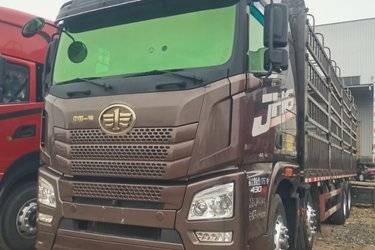 二手青岛解放 JH6重卡 430马力 8X4 9.5米仓栅式载货车(国五) 前四后八 潍柴二手载货车 黄牌图片