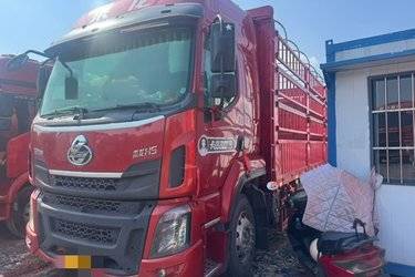 二手东风柳汽 乘龙H5中卡 270马力 4X2 6.8米仓栅式载货车(国六) 单桥 玉柴二手载货车 黄牌图片