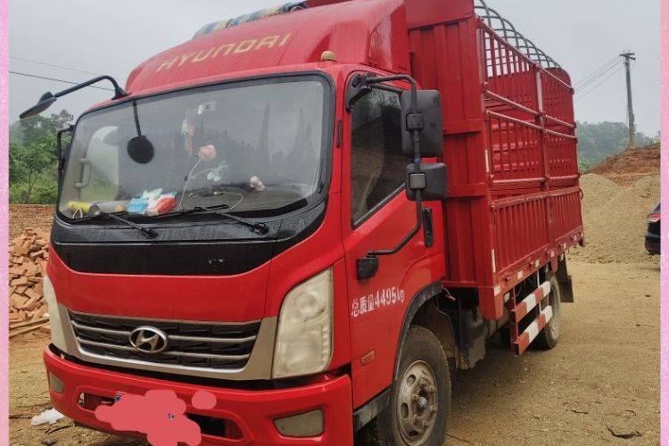 二手现代商用车 170马力 载货车