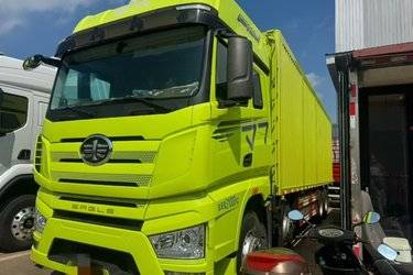 二手一汽解放 J7重卡 经典版 460马力 8X4 9.5米厢式载货车(国六) 前四后八 锡柴二手载货车 黄牌图片