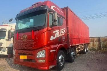 二手青岛解放 JH6重卡 350马力 8X4 9.5米厢式载货车(国五) 前四后八 锡柴二手载货车 黄牌图片