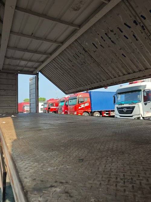江淮格尔发 240马力 载货车