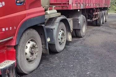 二手东风商用车 天龙重卡 375马力 6X2天然气牵引车(国五) 双导 玉柴二手牵引车 黄牌图片