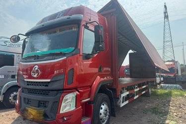 二手东风柳汽 乘龙H5中卡 240马力 4X2 9.6米排半翼开厢式载货车(国五) 单桥 玉柴二手载货车 黄牌图片