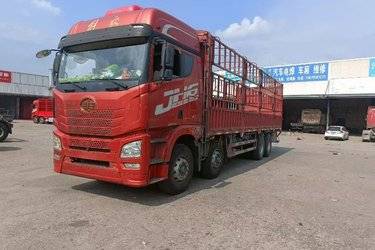 二手青岛解放 JH6重卡 375马力 8X4 9.5米仓栅式载货车(后桥435)(国五) 前四后八 潍柴二手载货车 黄牌