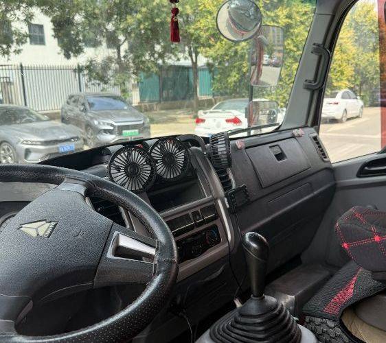 二手重汽HOWO轻卡 115马力 载货车